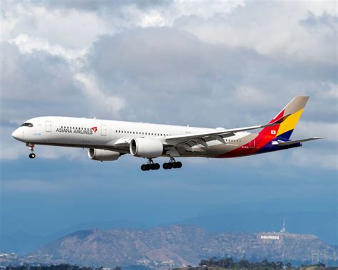 asiana airlines aircraft.